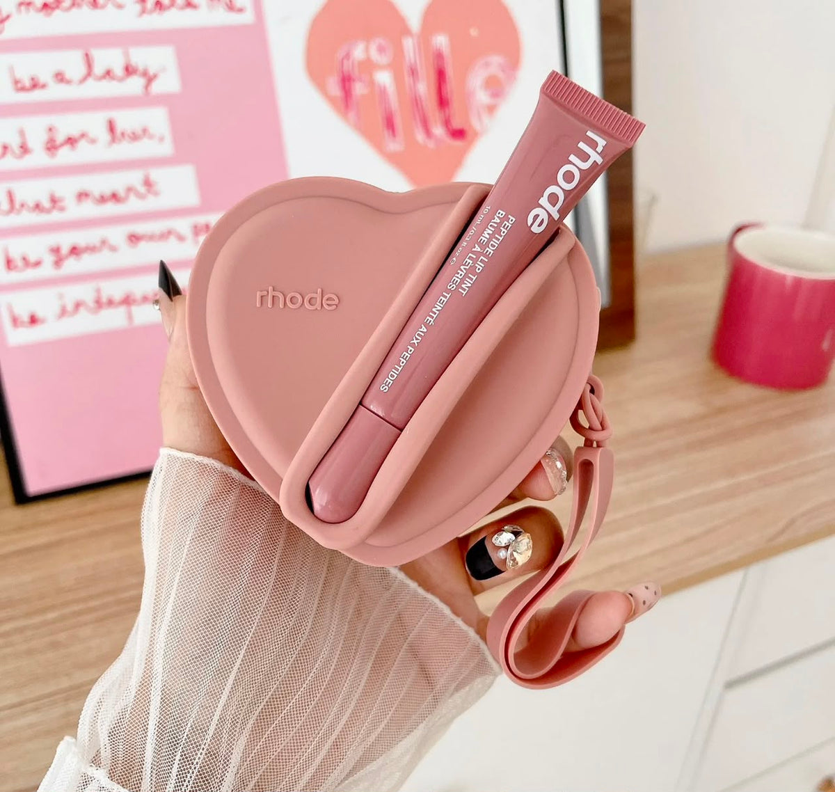 Portable Silicone Lipstick And Earphone Storage Bag Heart Shape Cosmetic Storage Pouch Compact Size For Iphone Protection