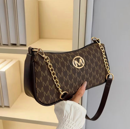 French Retro Underarm Bag Women'S New Letter Print Crossbody Small Square Bag with Chain Single Shoulder Handbag, Perfect for Ladies Adjustable Crossbody Strap with M Logo - Zipper Closure Shoulder Bag, Suitable for Daily Commute And Casual Outings