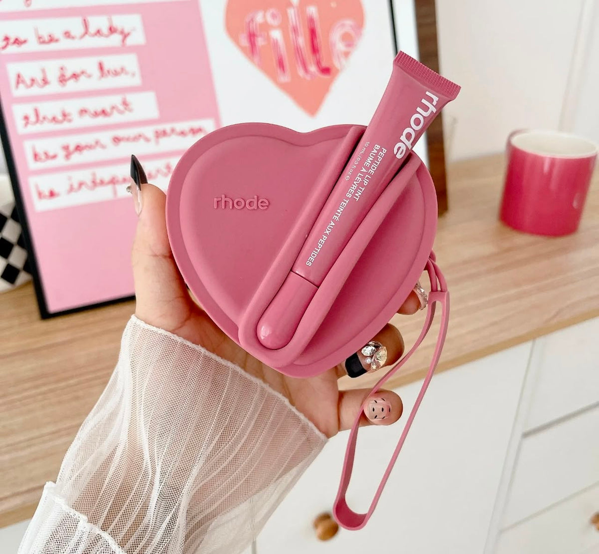 Portable Silicone Lipstick And Earphone Storage Bag Heart Shape Cosmetic Storage Pouch Compact Size For Iphone Protection