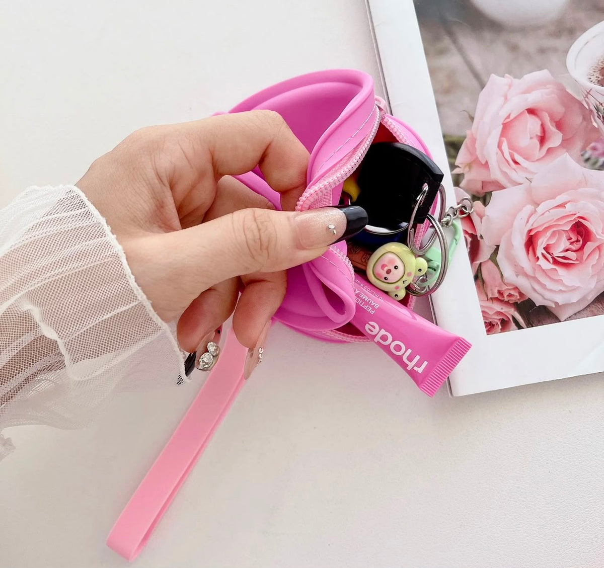 Portable Silicone Lipstick And Earphone Storage Bag Heart Shape Cosmetic Storage Pouch Compact Size For Iphone Protection