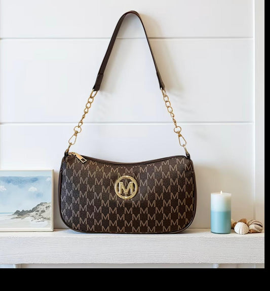 French Retro Underarm Bag Women'S New Letter Print Crossbody Small Square Bag with Chain Single Shoulder Handbag, Perfect for Ladies Adjustable Crossbody Strap with M Logo - Zipper Closure Shoulder Bag, Suitable for Daily Commute And Casual Outings