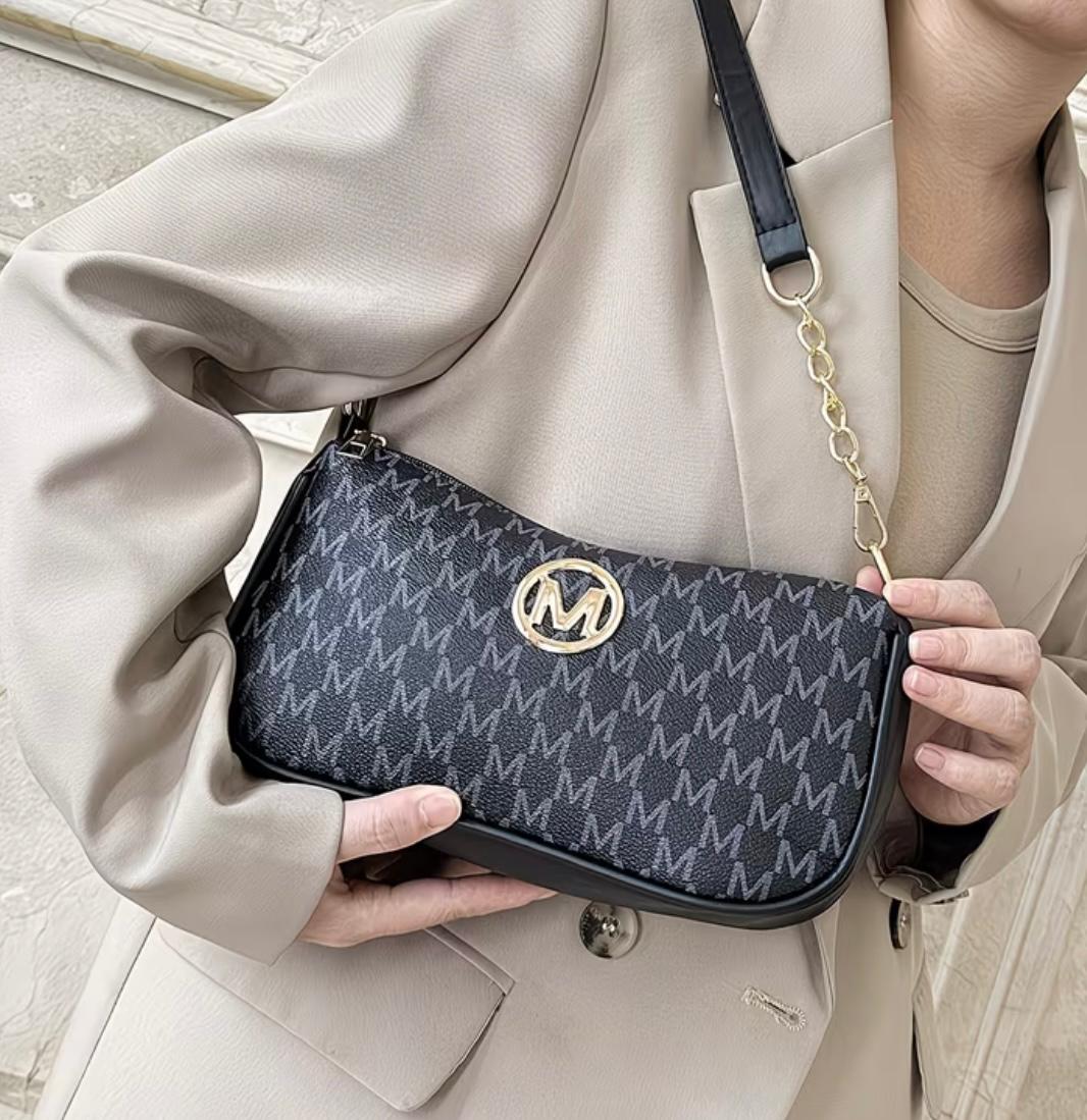 French Retro Underarm Bag Women'S New Letter Print Crossbody Small Square Bag with Chain Single Shoulder Handbag, Perfect for Ladies Adjustable Crossbody Strap with M Logo - Zipper Closure Shoulder Bag, Suitable for Daily Commute And Casual Outings