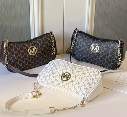 French Retro Underarm Bag Women'S New Letter Print Crossbody Small Square Bag with Chain Single Shoulder Handbag, Perfect for Ladies Adjustable Crossbody Strap with M Logo - Zipper Closure Shoulder Bag, Suitable for Daily Commute And Casual Outings