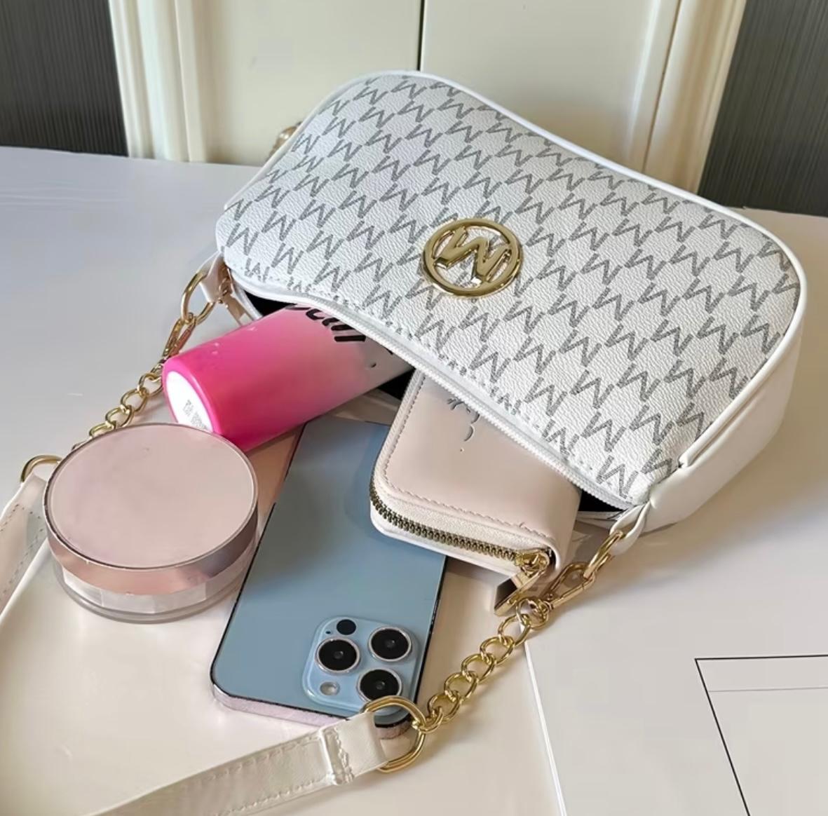 French Retro Underarm Bag Women'S New Letter Print Crossbody Small Square Bag with Chain Single Shoulder Handbag, Perfect for Ladies Adjustable Crossbody Strap with M Logo - Zipper Closure Shoulder Bag, Suitable for Daily Commute And Casual Outings
