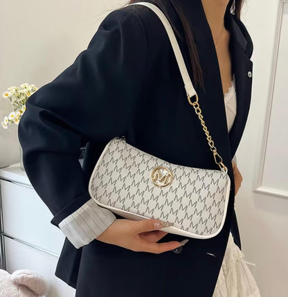 French Retro Underarm Bag Women'S New Letter Print Crossbody Small Square Bag with Chain Single Shoulder Handbag, Perfect for Ladies Adjustable Crossbody Strap with M Logo - Zipper Closure Shoulder Bag, Suitable for Daily Commute And Casual Outings
