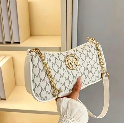 French Retro Underarm Bag Women'S New Letter Print Crossbody Small Square Bag with Chain Single Shoulder Handbag, Perfect for Ladies Adjustable Crossbody Strap with M Logo - Zipper Closure Shoulder Bag, Suitable for Daily Commute And Casual Outings